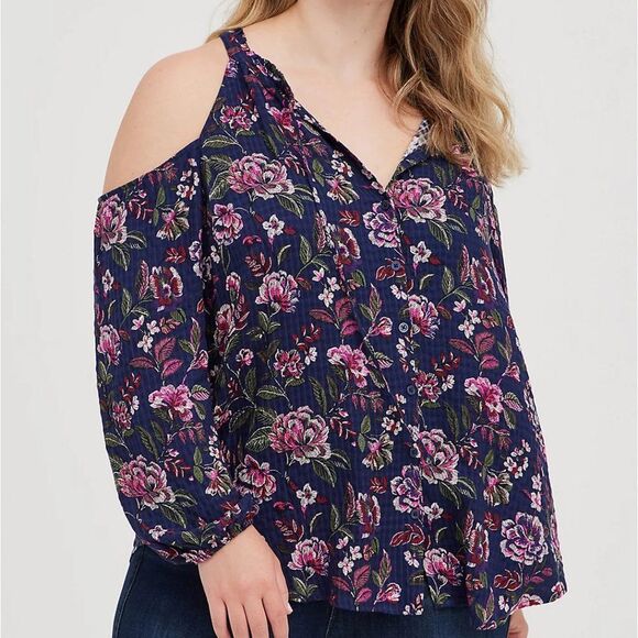 Cold Shoulder Blouse - Crinkle Gauze Floral Navy 4X - Picture 4 of 5